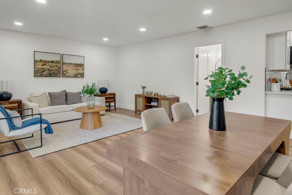 Image 14 of property listing at 1741 N Rose, Burbank, CA 91505