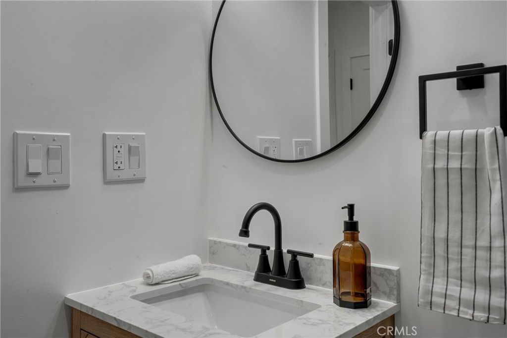Image 15 of property listing at 1741 N Rose, Burbank, CA 91505