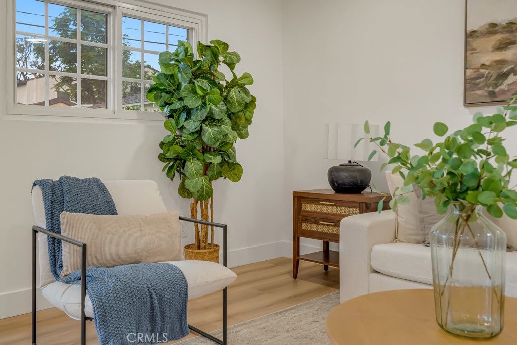 Image 17 of property listing at 1741 N Rose, Burbank, CA 91505
