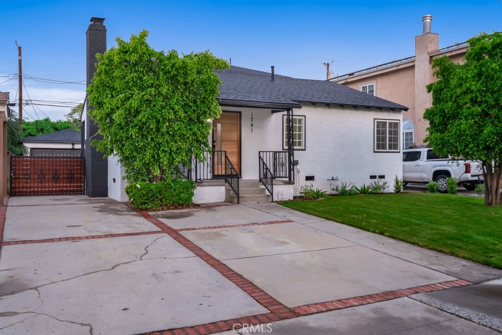 Image 2 of property listing at 1741 N Rose, Burbank, CA 91505