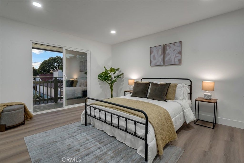 Image 27 of property listing at 1741 N Rose, Burbank, CA 91505