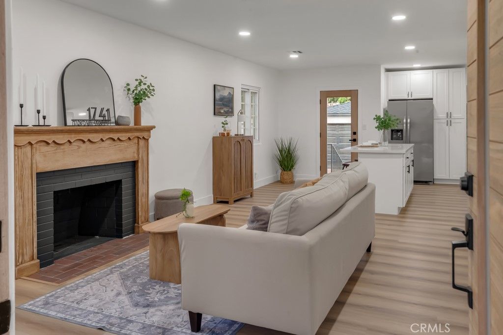 Image 3 of property listing at 1741 N Rose, Burbank, CA 91505