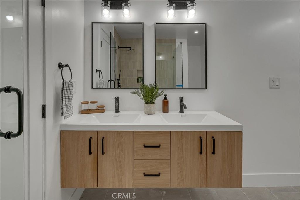 Image 30 of property listing at 1741 N Rose, Burbank, CA 91505