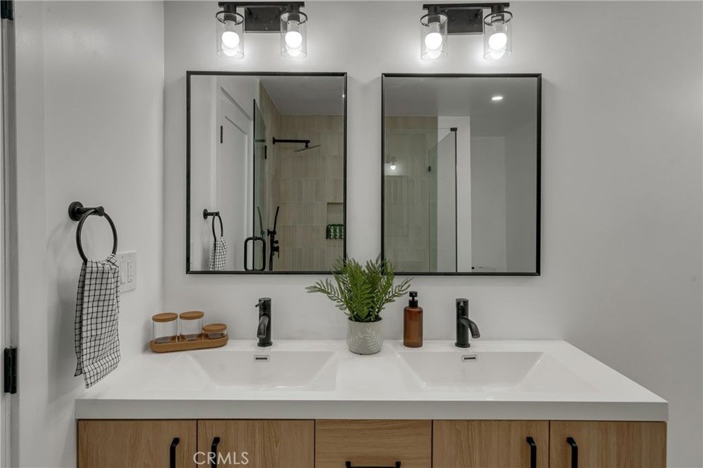 Image 33 of property listing at 1741 N Rose, Burbank, CA 91505