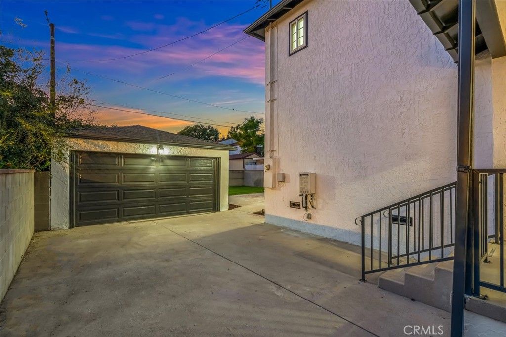 Image 34 of property listing at 1741 N Rose, Burbank, CA 91505