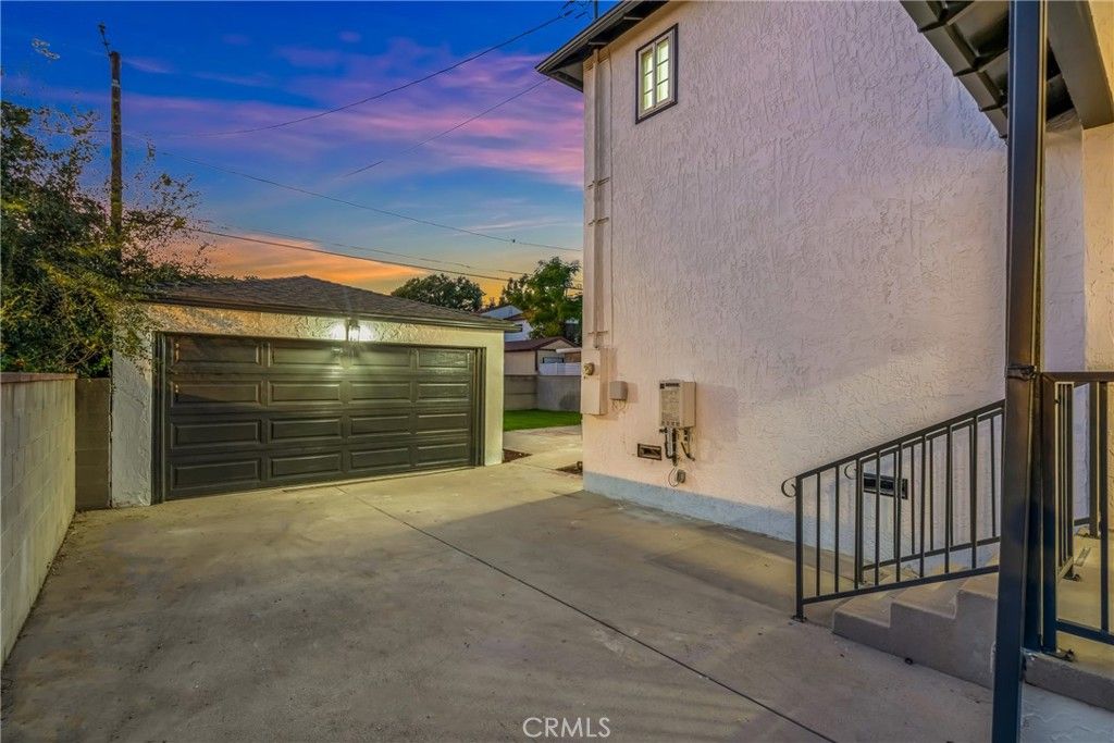 Image 36 of property listing at 1741 N Rose, Burbank, CA 91505