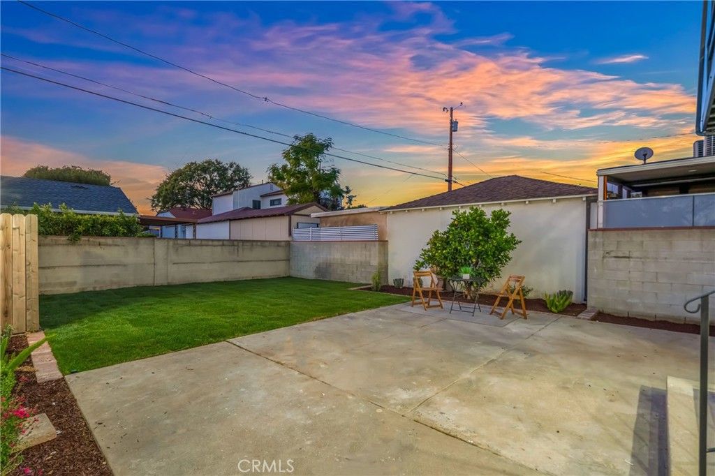 Image 40 of property listing at 1741 N Rose, Burbank, CA 91505