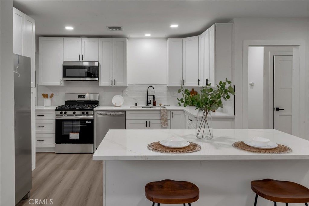 Image 8 of property listing at 1741 N Rose, Burbank, CA 91505