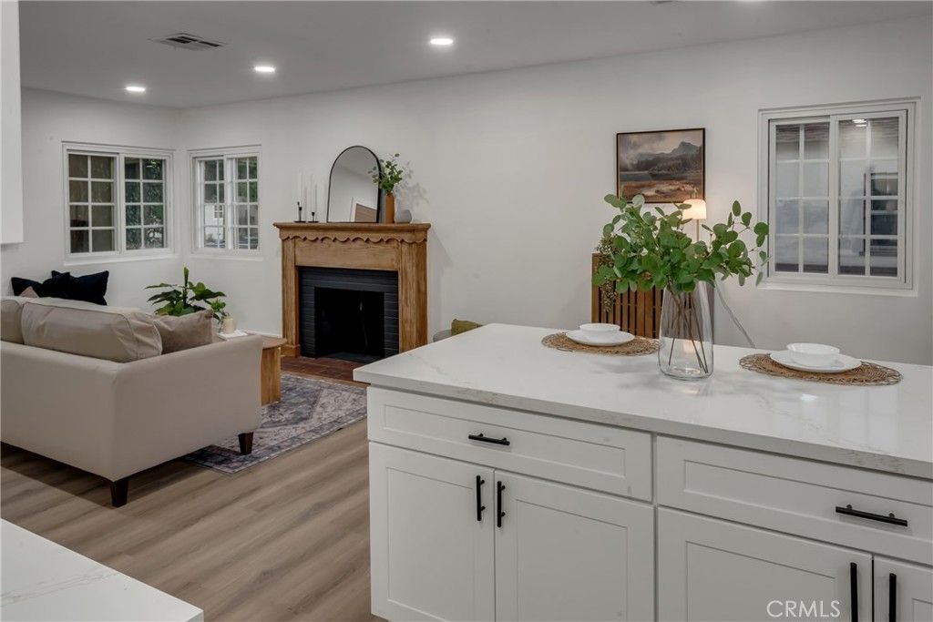 Image 9 of property listing at 1741 N Rose, Burbank, CA 91505
