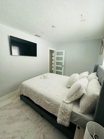 7540 Hope Street, Hollywood, FL 33024
