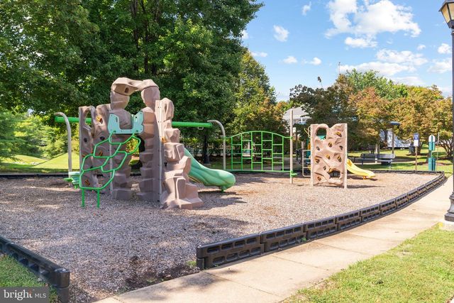 2865 MYRTLEWOOD DR, Dumfries, VA 22026