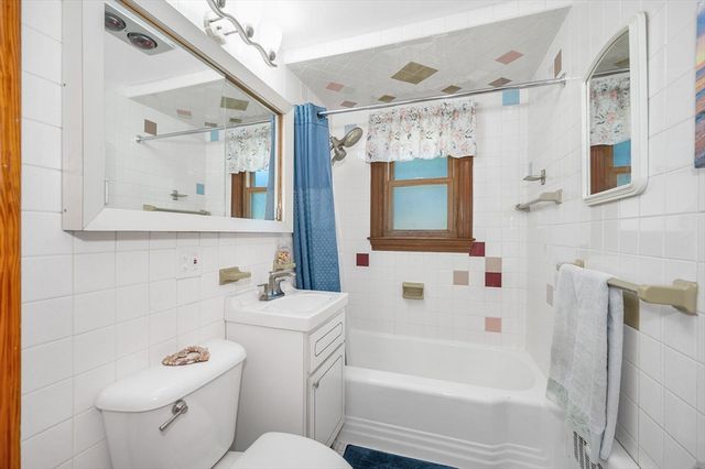 17 Roland Ave, Dracut, MA 01826