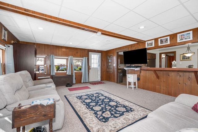 17 Roland Ave, Dracut, MA 01826