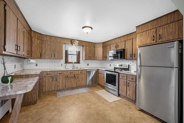 17 Roland Ave, Dracut, MA 01826