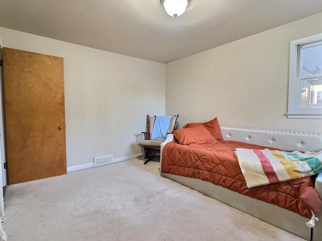 1204 GROVE STREET, Oshkosh, WI 54901