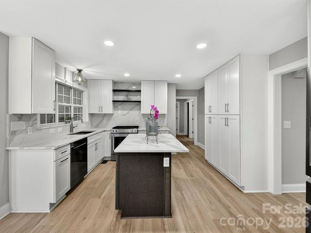 2597 Penngate Drive, Sherrills Ford, NC 28673