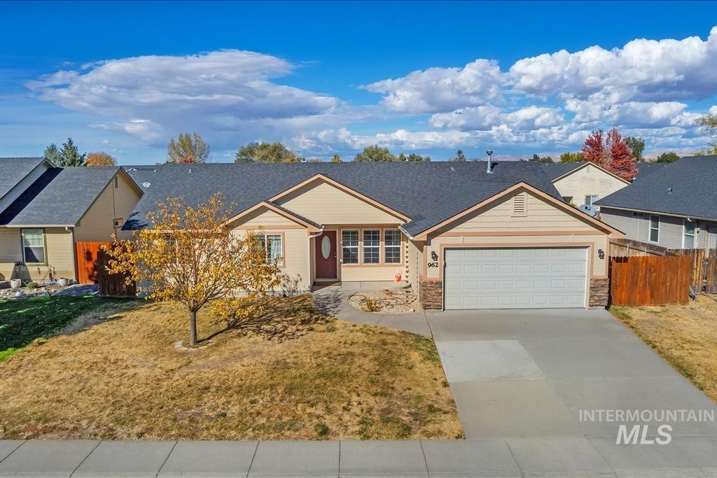 962 W 4th N, Mountain Home, ID 83647 photo 2