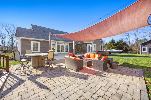 622 Lillards Ferry Road, Versailles, KY 40383