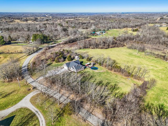 622 Lillards Ferry Road, Versailles, KY 40383