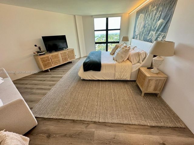 1121 Crandon Blvd E1001, Key Biscayne, FL 33149