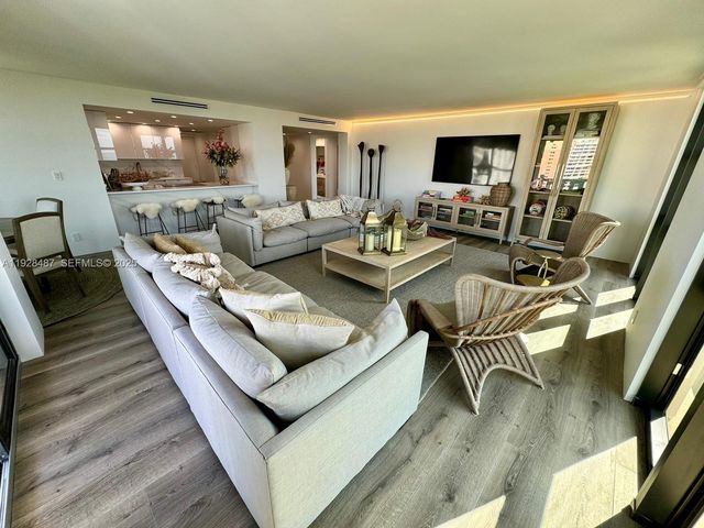 1121 Crandon Blvd E1001, Key Biscayne, FL 33149