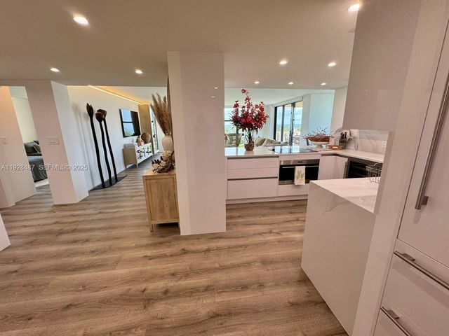 1121 Crandon Blvd E1001, Key Biscayne, FL 33149