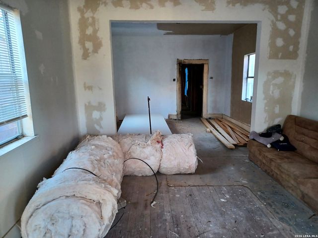 213 Pendleton Ave, San Antonio, TX 78204