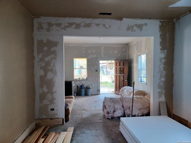 213 Pendleton Ave, San Antonio, TX 78204