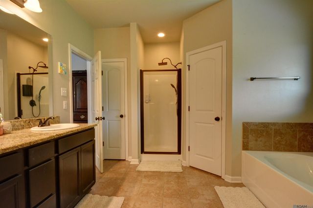 26594 Old Barnwood Dr, Denham Springs, LA 70726