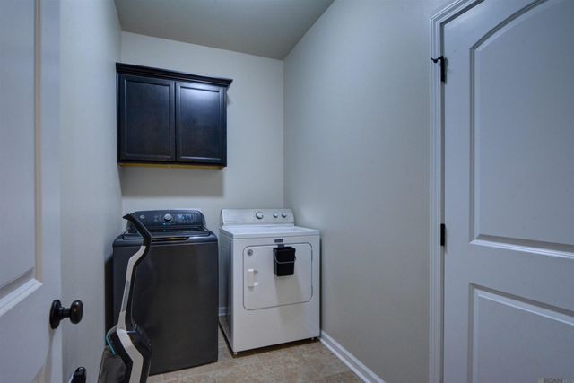 26594 Old Barnwood Dr, Denham Springs, LA 70726