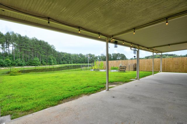 26594 Old Barnwood Dr, Denham Springs, LA 70726