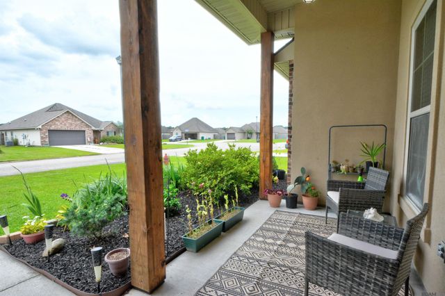 26594 Old Barnwood Dr, Denham Springs, LA 70726