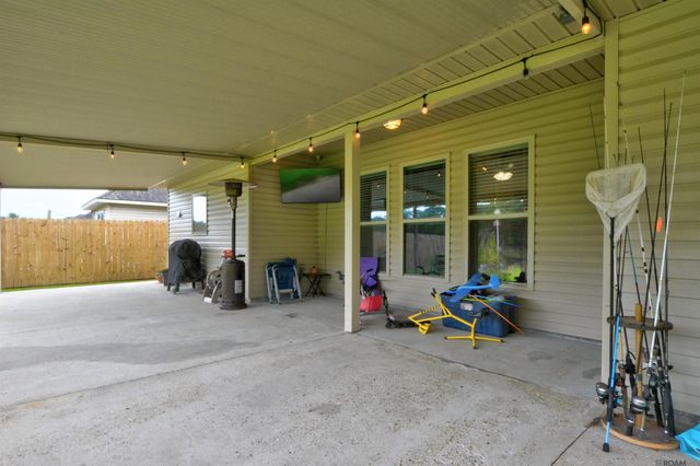 26594 Old Barnwood Dr, Denham Springs, LA 70726
