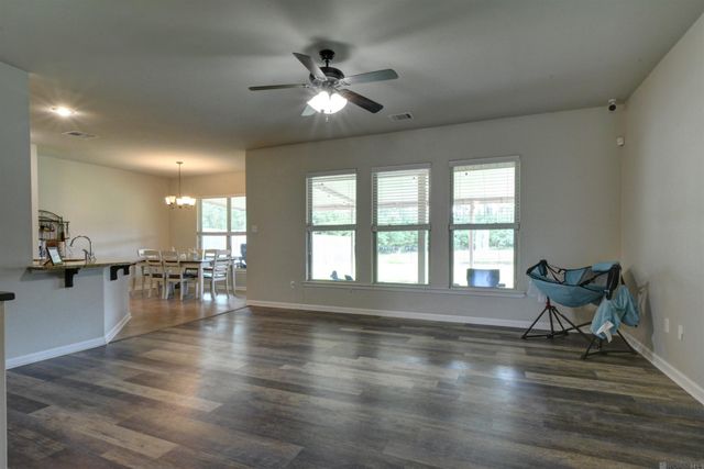 26594 Old Barnwood Dr, Denham Springs, LA 70726