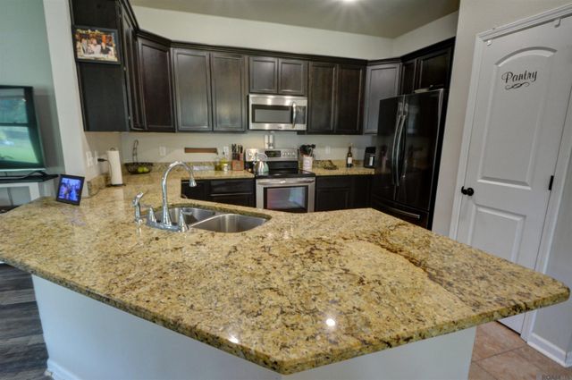 26594 Old Barnwood Dr, Denham Springs, LA 70726
