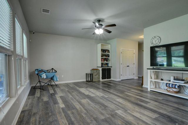 26594 Old Barnwood Dr, Denham Springs, LA 70726