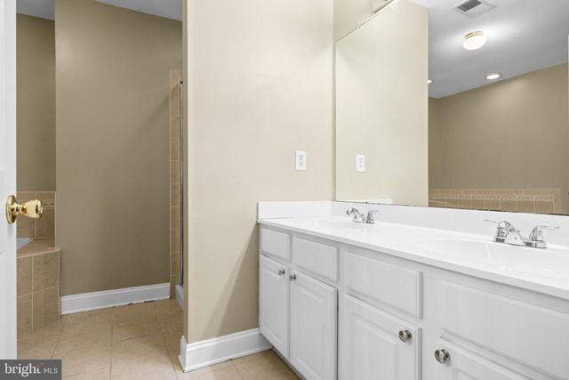 145 CHANCELLOR DR, Woodbury, NJ 08096