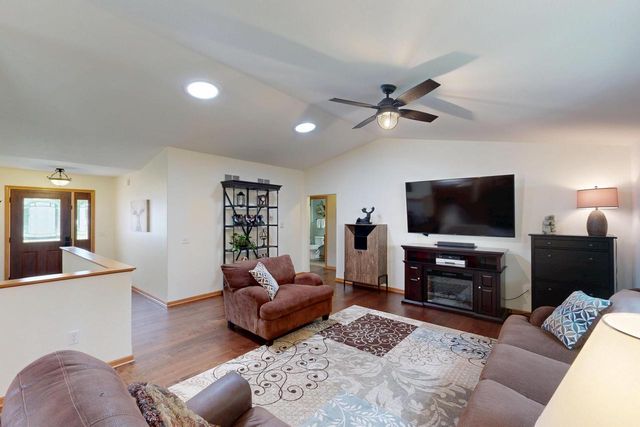 204 Woodland Preserve, Johnson Creek, WI 53094