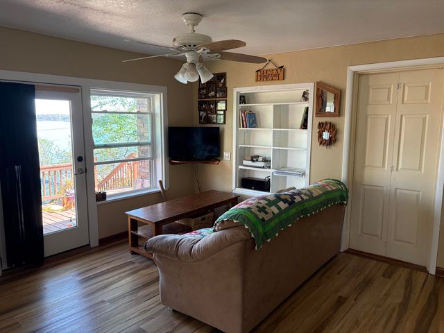 63750 E 240 Road, Grove, OK 74344