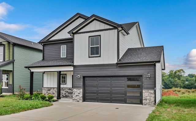 2716 Brewster Dr, Clarksville, TN 37042