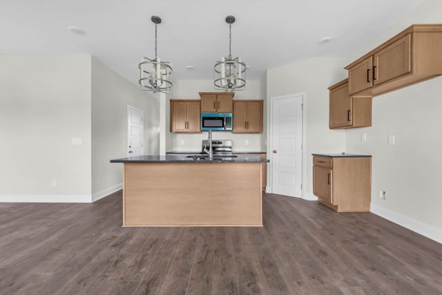 2716 Brewster Dr, Clarksville, TN 37042