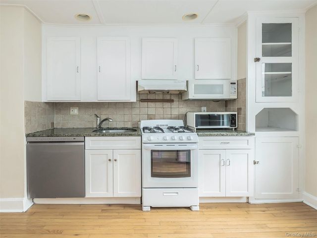 339 Glen Avenue Upper, Sea Cliff, NY 11579