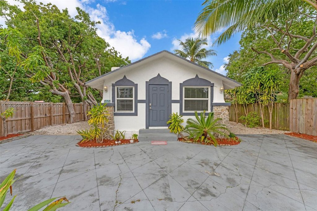 1621 NW 55th St, Miami, FL 33142