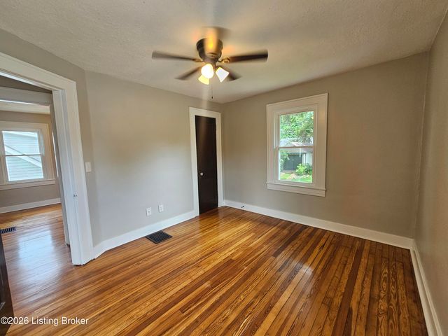 1032 Reasor Ave, Louisville, KY 40217