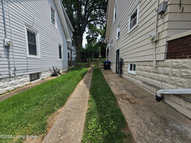 1032 Reasor Ave, Louisville, KY 40217