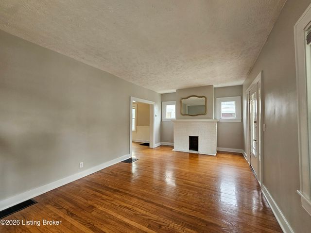 1032 Reasor Ave, Louisville, KY 40217