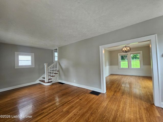 1032 Reasor Ave, Louisville, KY 40217