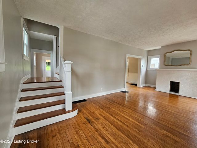 1032 Reasor Ave, Louisville, KY 40217
