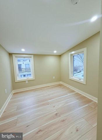 58 GRANTS ALY, Lambertville, NJ 08530