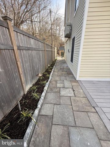 58 GRANTS ALY, Lambertville, NJ 08530